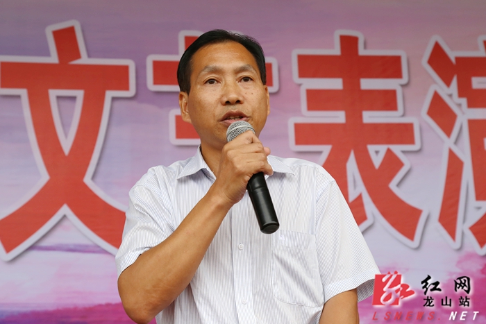 县委常委,县委宣传部部长刘昌顺主持动员大会