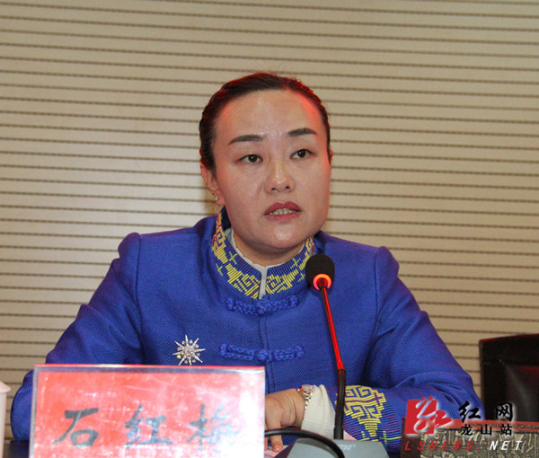 县委常委,县委组织部部长石红梅通报机构设置和人员安排情况