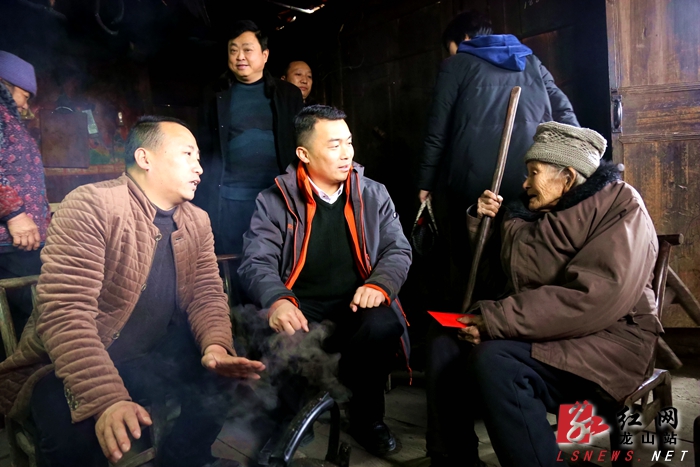 龙山县人民政府-符家波深入茅坪乡走访慰问