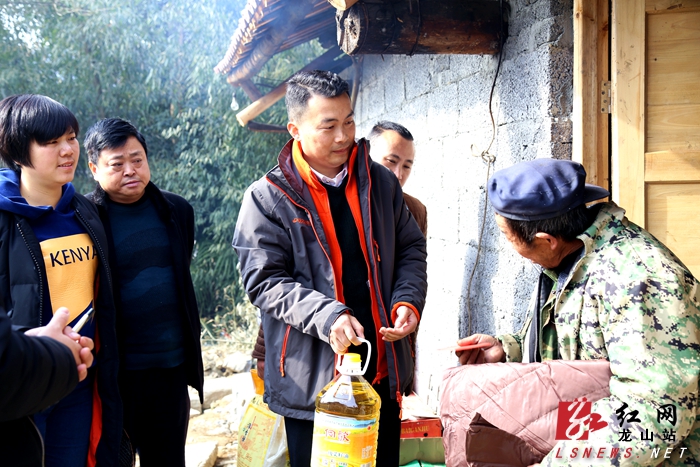 符家波深入茅坪乡走访慰问