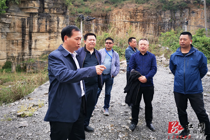 龙山县人民政府-刘昌顺调研指导最美生态公路(龙里)