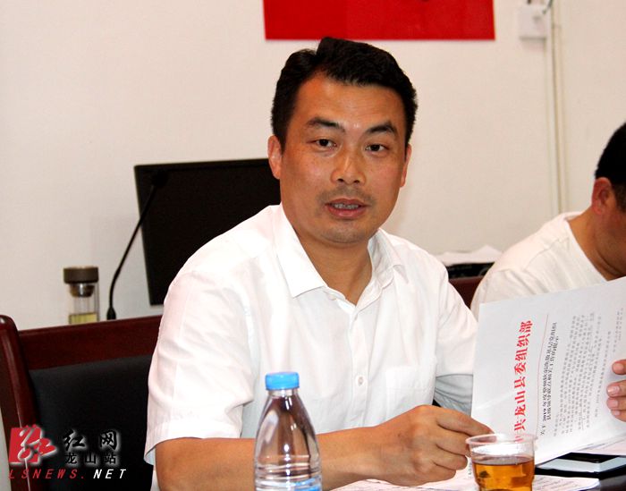 符家波到龙冠村指导软弱涣散党组织整顿工作