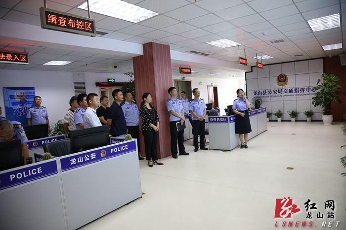 龙山县人民政府-时荣芬到县公安局现场办公