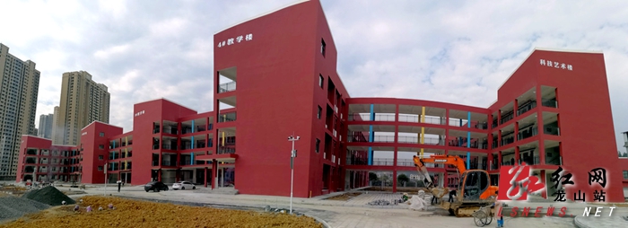 龙山县第一芙蓉学校定于11月4日正式投入使用