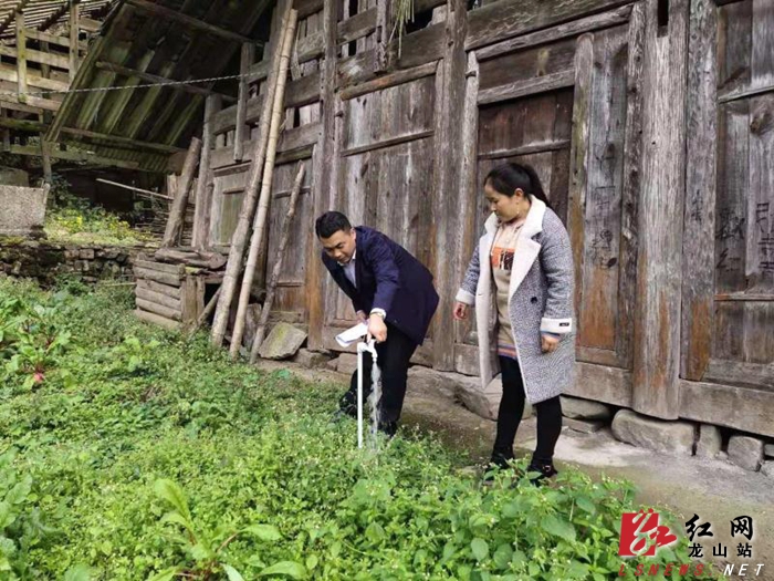 龙山县人民政府-符家波深入茅坪乡督导脱贫攻坚工作