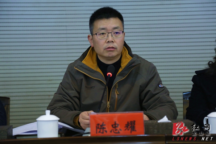 陈忠耀部署迎接国家2018年脱贫攻坚成效考核工作